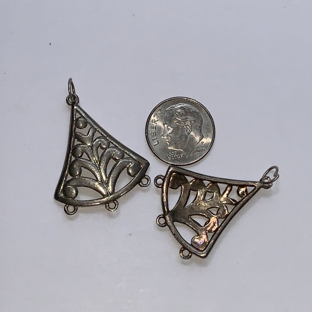 Handmade Celtic Triangular Focal drop - Picture 2 of 3